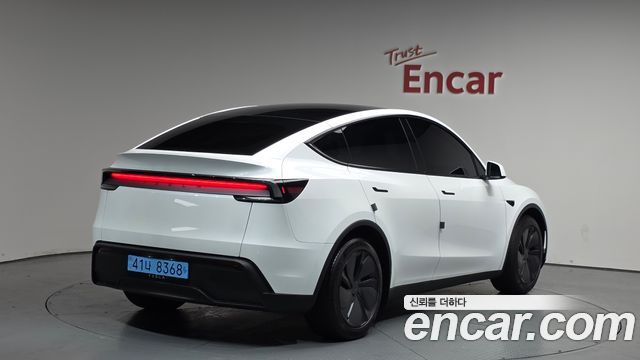 Tesla Model Y RWD - фото 0