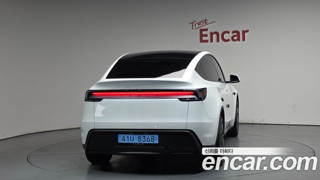 Tesla Model Y RWD - фото 2