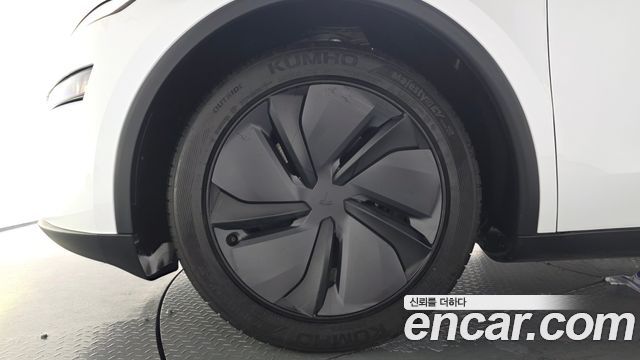 Tesla Model Y RWD - фото 3