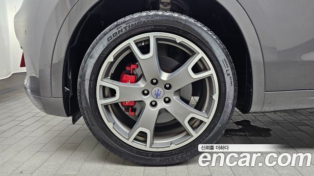 Maserati Levante 3.0 AWD GranSport - фото 4