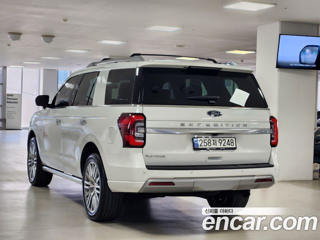 Ford Expedition Platinum 4WD 7Seater - фото 1