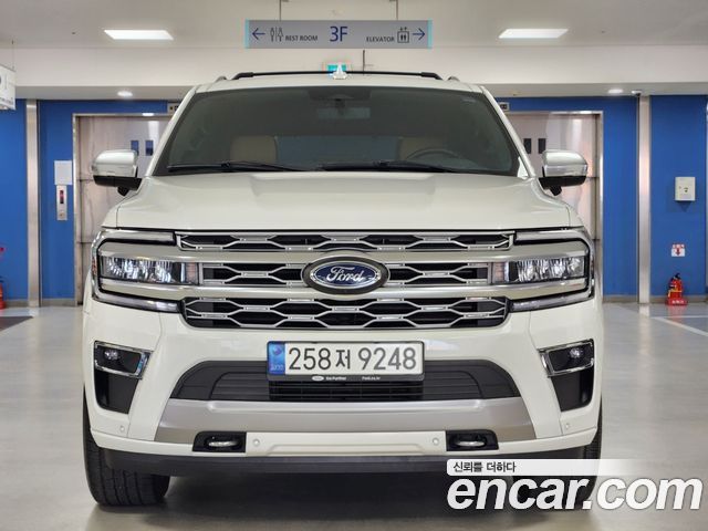 Ford Expedition Platinum 4WD 7Seater - фото 2