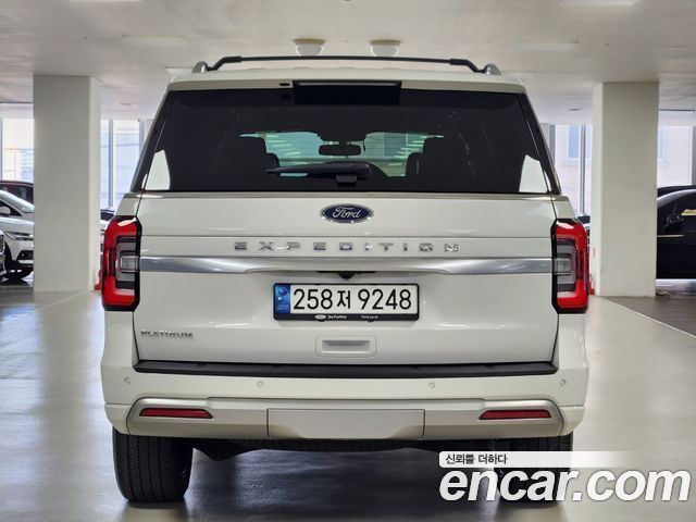 Ford Expedition Platinum 4WD 7Seater - фото 3