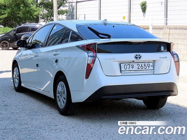 Toyota Prius 4-го поколения 1.8 E - фото 2
