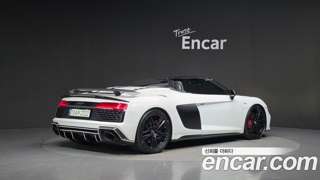 Audi R8 5.2 V10 Performance Spyder - фото 1