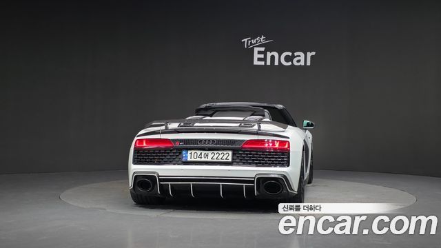 Audi R8 5.2 V10 Performance Spyder - фото 3