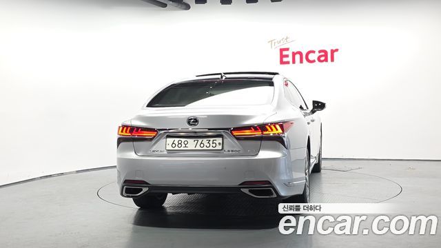Lexus LS 500 3.5 Luxury AWD - фото 3