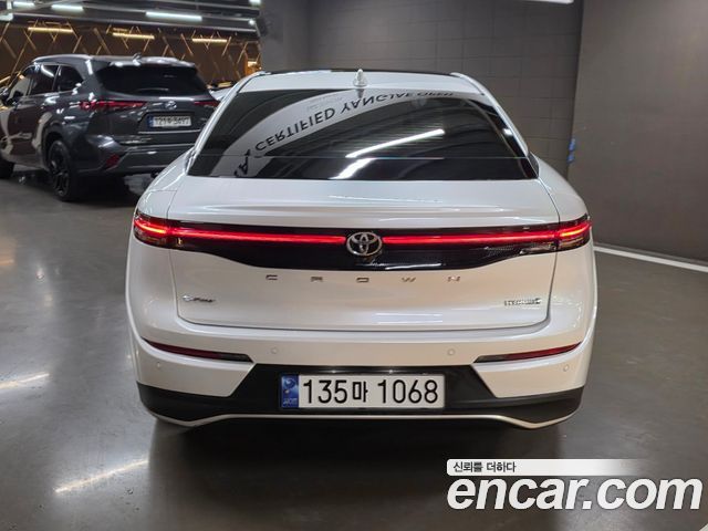 Toyota Crown Crossover 2.5 4WD Hybrid - фото 3