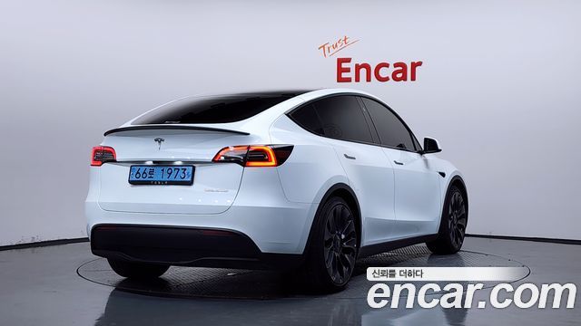 Tesla Model Y Performance AWD - фото 1
