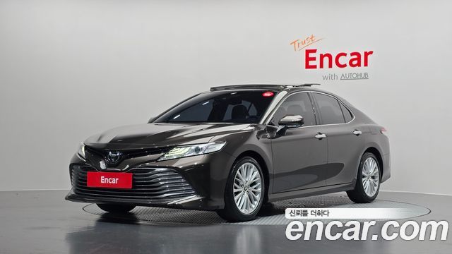 Toyota Camry XV70 2.5 - фото 0