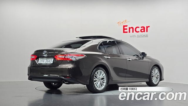 Toyota Camry XV70 2.5 - фото 1