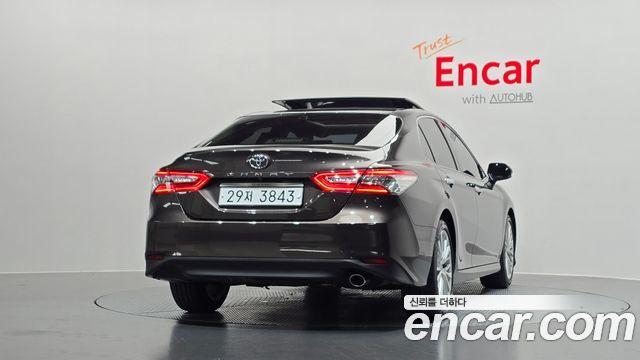 Toyota Camry XV70 2.5 - фото 3