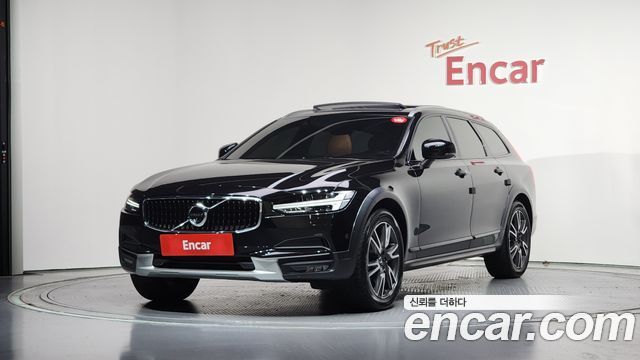 Volvo V90 Cross Country T5 Pro AWD - фото 0