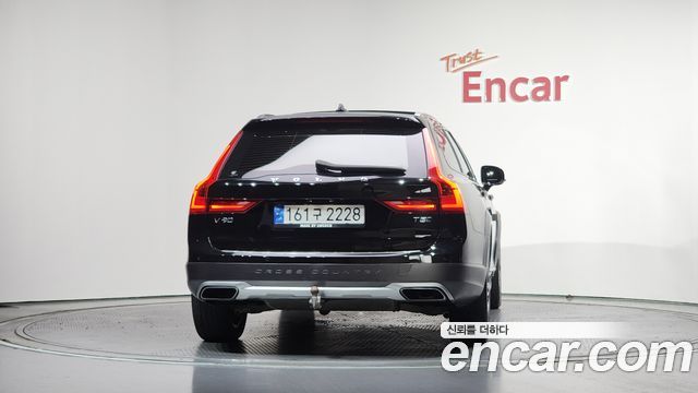 Volvo V90 Cross Country T5 Pro AWD - фото 3
