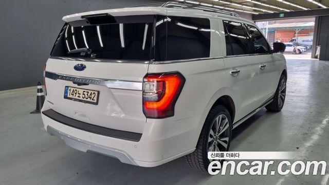 Ford Expedition Platinum 4WD 7Seater - фото 1