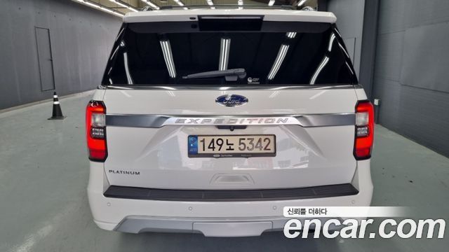 Ford Expedition Platinum 4WD 7Seater - фото 3