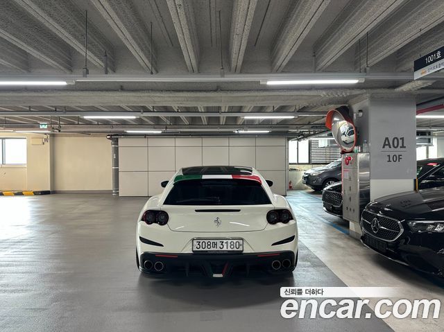 Ferrari GTC4 Lusso T 3.9 V8 - фото 2