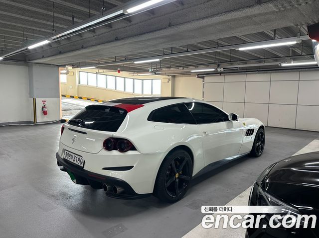 Ferrari GTC4 Lusso T 3.9 V8 - фото 3