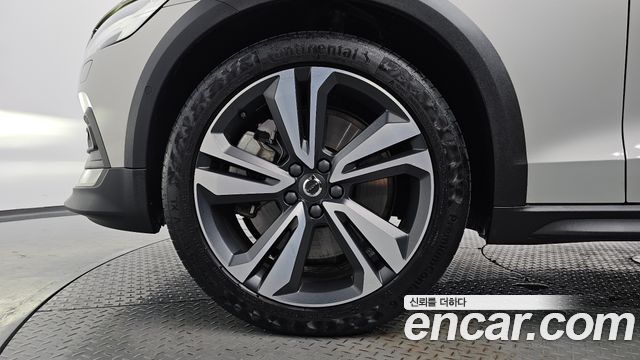 Volvo V60 Cross Country 2-го поколения B5 Pro AWD - фото 3