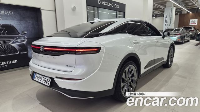 Toyota Crown Crossover 2.5 4WD Hybrid - фото 1