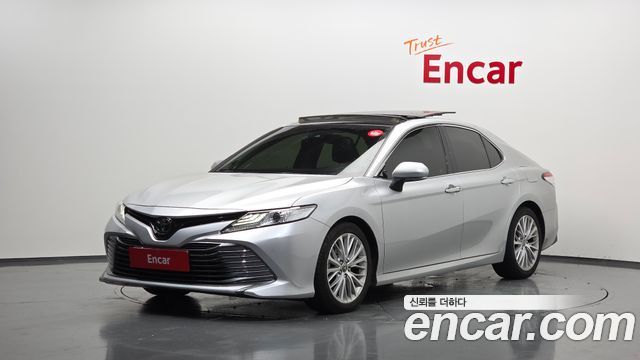 Toyota Camry XV70 2.5 - фото 0