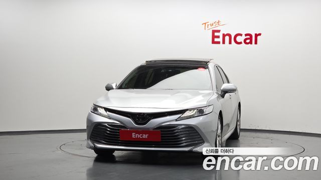 Toyota Camry XV70 2.5 - фото 2