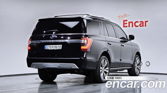 Ford Expedition Platinum 4WD 7Seater - фото 1