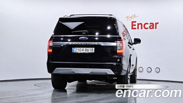 Ford Expedition Platinum 4WD 7Seater - фото 3