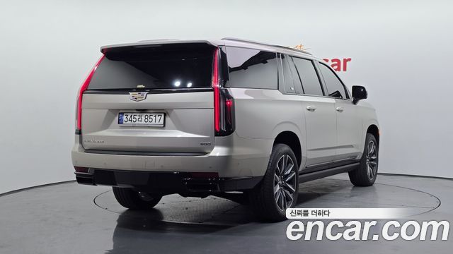 Cadillac Escalade 5-го поколения 6.2 ESV ESV Sports Platinum - фото 1