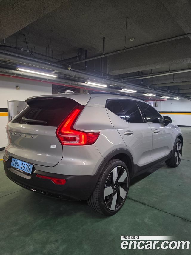 Volvo XC40 Recharge Twin Ultimate - фото 1