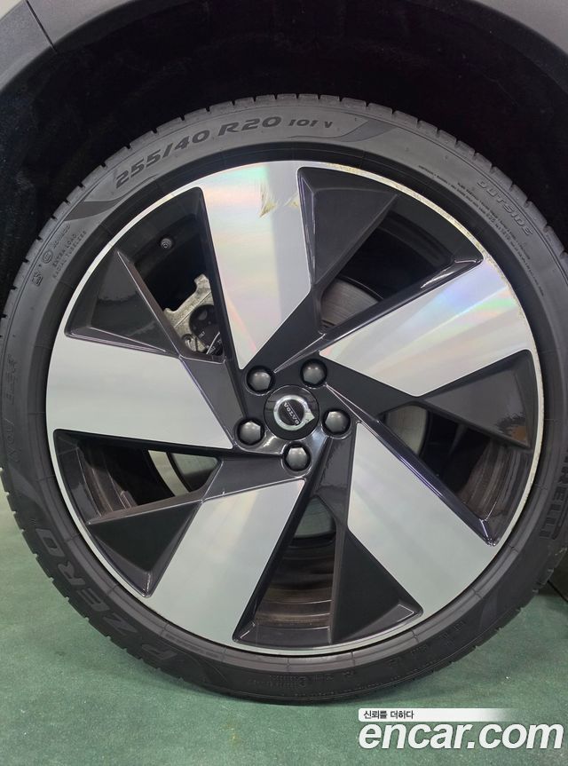 Volvo XC40 Recharge Twin Ultimate - фото 4