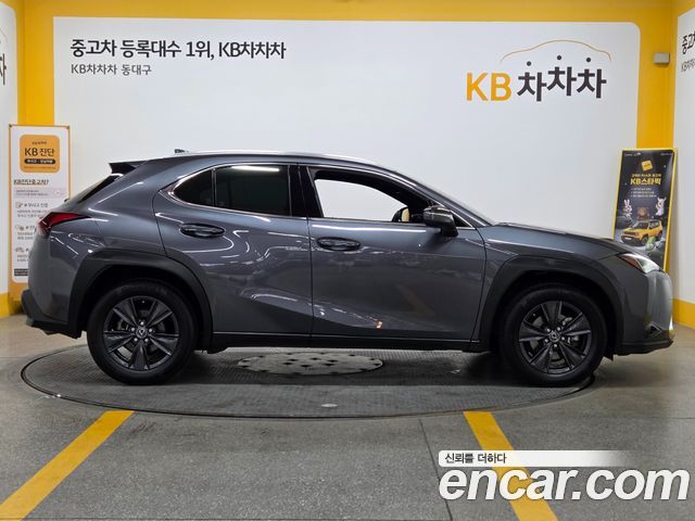 Lexus UX 250h 2.0 2WD - фото 3