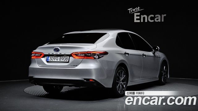 Toyota Camry XV70 2.5 XLE Hybrid - фото 1