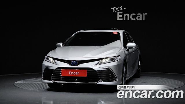Toyota Camry XV70 2.5 XLE Hybrid - фото 2