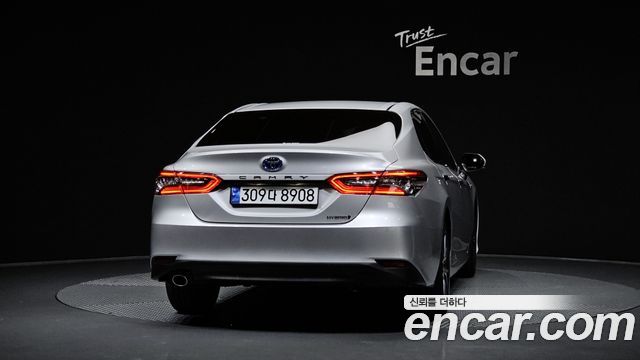 Toyota Camry XV70 2.5 XLE Hybrid - фото 3