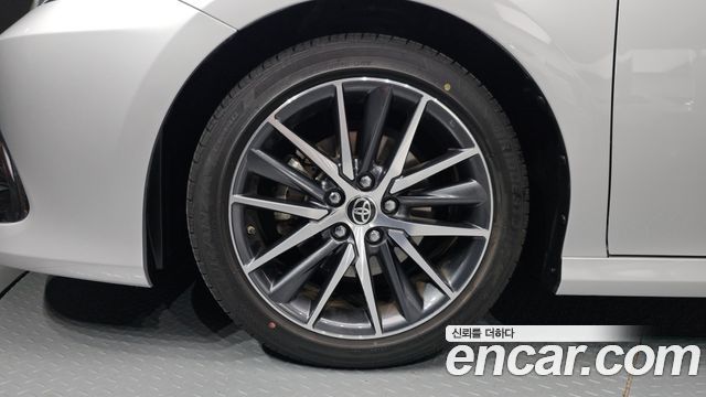 Toyota Camry XV70 2.5 XLE Hybrid - фото 4