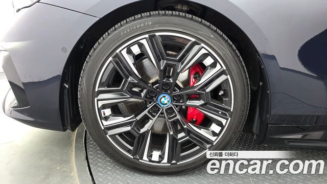 BMW i5 G60 M60 xDrive - фото 4