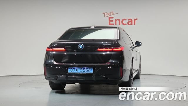 BMW i7 G70 xDrive 60 M sport - фото 3