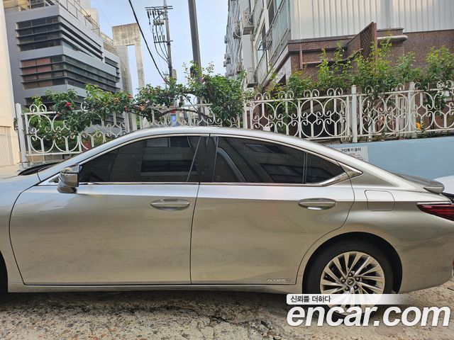 Lexus ES 300h 7-го поколения Executive - фото 1
