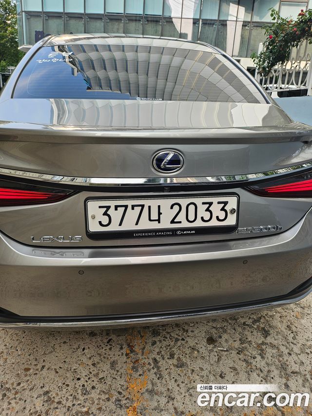 Lexus ES 300h 7-го поколения Executive - фото 3