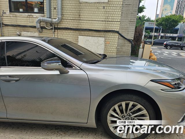 Lexus ES 300h 7-го поколения Executive - фото 4