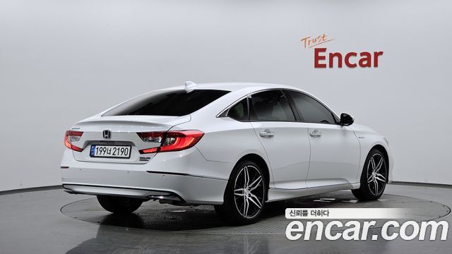 Honda Accord 10-го поколения 2.0 Hybrid Touring - фото 0