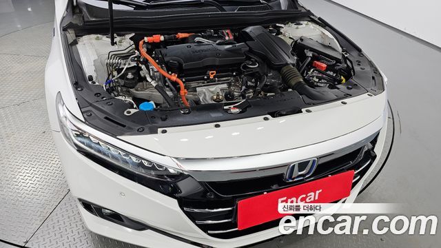 Honda Accord 10-го поколения 2.0 Hybrid Touring - фото 4
