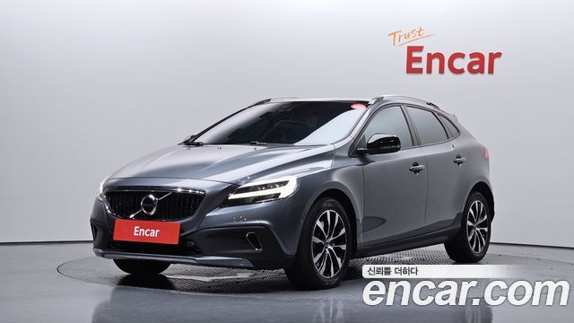 Volvo V40 Cross Country D3 - фото 0
