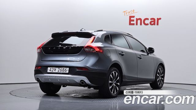 Volvo V40 Cross Country D3 - фото 1