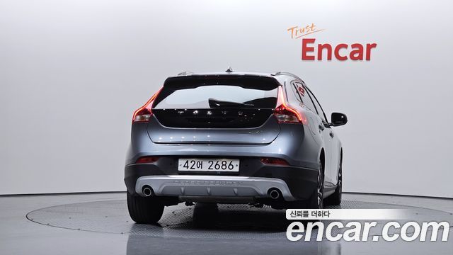 Volvo V40 Cross Country D3 - фото 3
