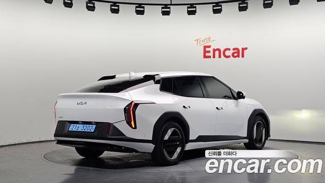 Kia EV4 Long Range 2WD Earth - фото 1