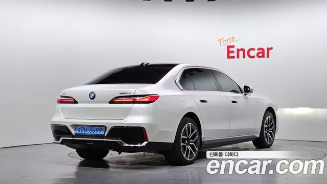 BMW i7 G70 eDrive 50 M Sport - фото 1