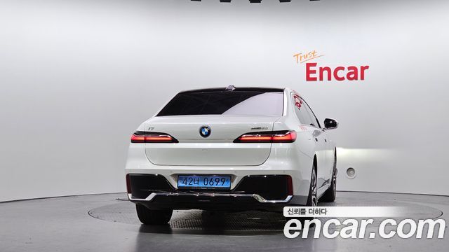 BMW i7 G70 eDrive 50 M Sport - фото 3