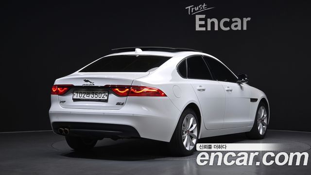 Jaguar XF X260 20d Portfolio AWD - фото 1